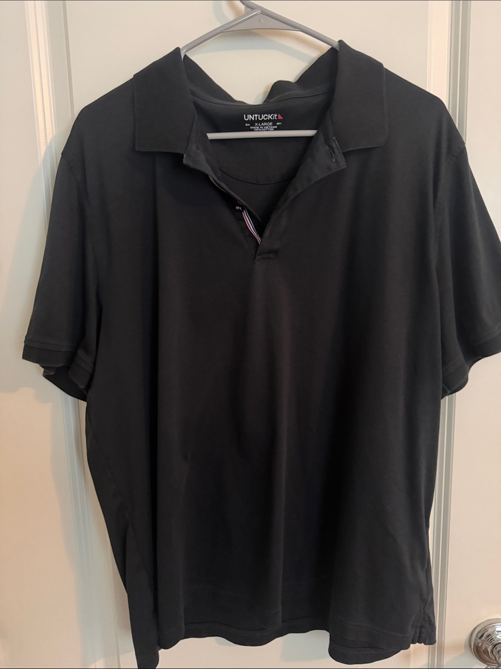UNTUCKit Men's Black Polo with Subtle Trim
